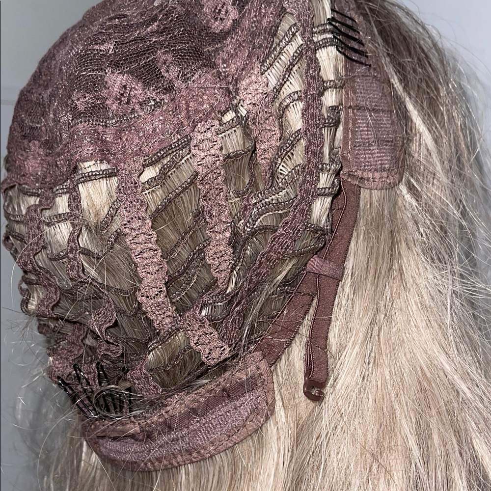Glam Wavy Lace Wig – 22” Blonde Blend with Dark Roots, Soft & Natural # Q - Picture 11 of 15
